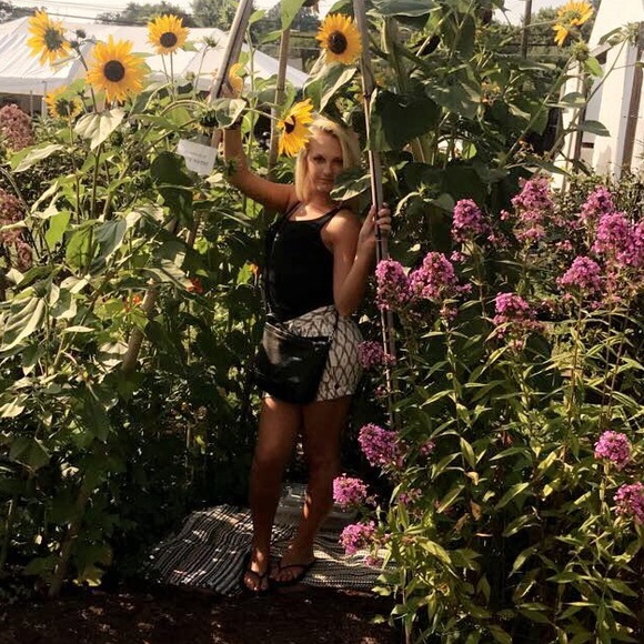 Meet your Posher, Karly - Picture 3 of 3